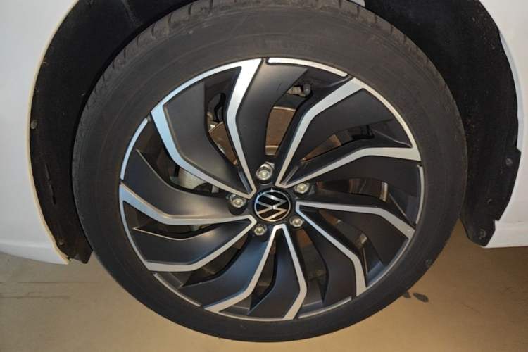 Used Volkswagen Golf 2021 280TSI DSG 30th Anniversary Edition Left Front Wheel Hub