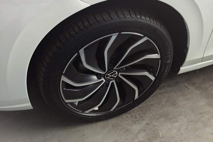 Used Volkswagen Golf 2021 280TSI DSG Pro Left Front Wheel Hub