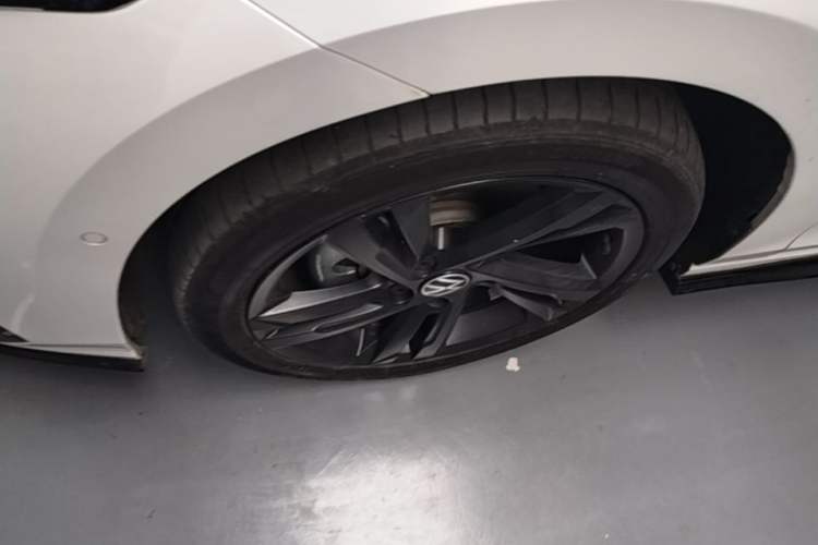 Used Volkswagen Golf 2021 280TSI DSG R-Line Left Front Wheel Hub