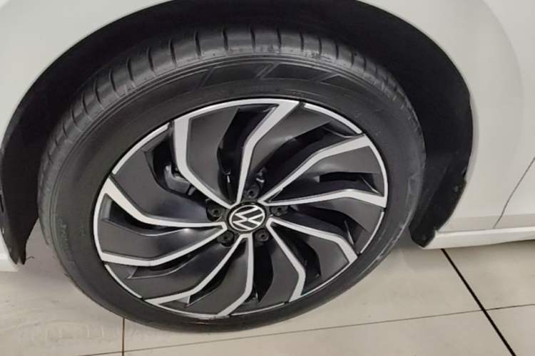 Used Volkswagen Golf 2021 280TSI DSG Pro Left Front Wheel Hub