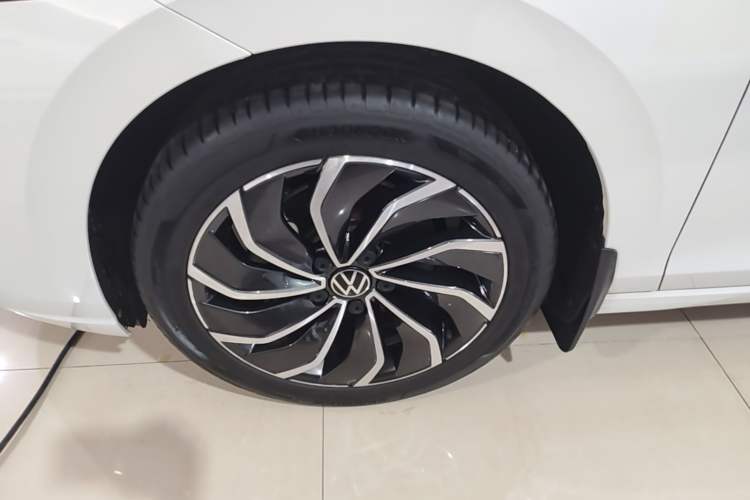 Used Volkswagen Golf 2021 280TSI DSG Pro Left Front Wheel Hub