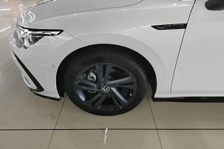 Used Volkswagen Golf 2021 280TSI DSG 30th Anniversary Edition Left Front Wheel Hub
