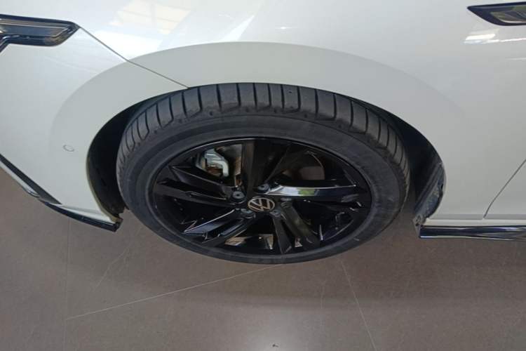 Used Volkswagen Golf 2021 280TSI DSG R-Line Left Front Wheel Hub