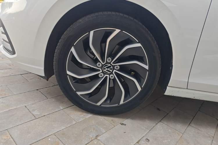 Used Volkswagen Golf 2021 280TSI DSG 30th Anniversary Edition Left Front Wheel Hub