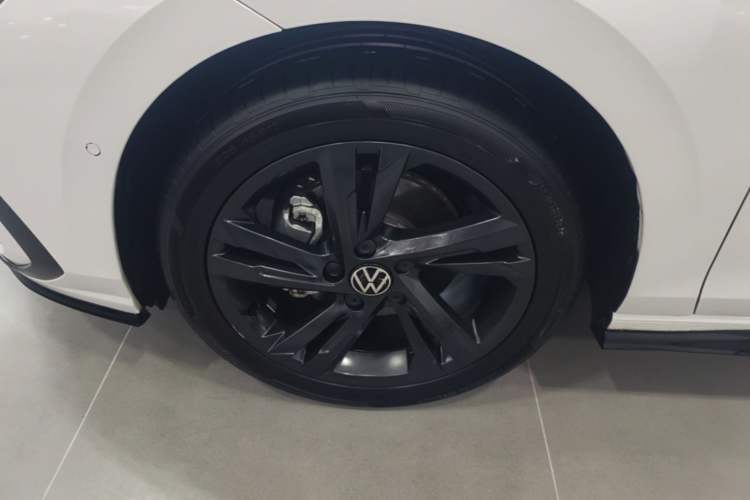 Used Volkswagen Golf 2021 280TSI DSG R-Line Left Front Wheel Hub