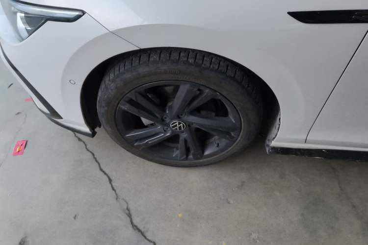 Used Volkswagen Golf 2021 280TSI DSG R-Line Left Front Wheel Hub