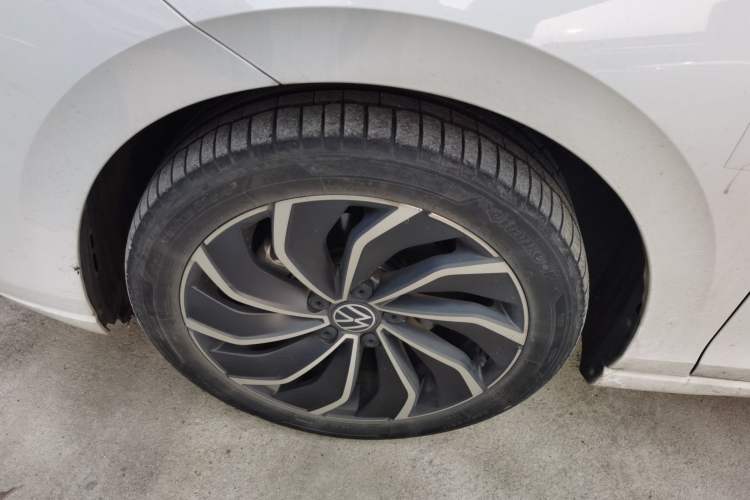 Used Volkswagen Golf 2021 280TSI DSG R-Line Left Front Wheel Hub