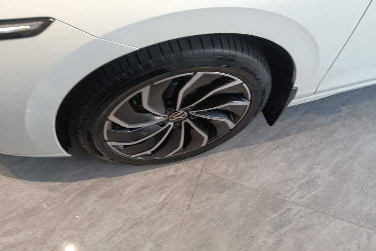 Used Volkswagen Golf 2021 280TSI DSG Pro Left Front Wheel Hub