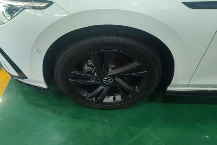 Used Volkswagen Golf 2021 280TSI DSG R-Line Left Front Wheel Hub