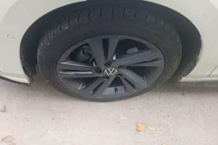 Used Volkswagen Golf 2021 280TSI DSG R-Line Left Front Wheel Hub