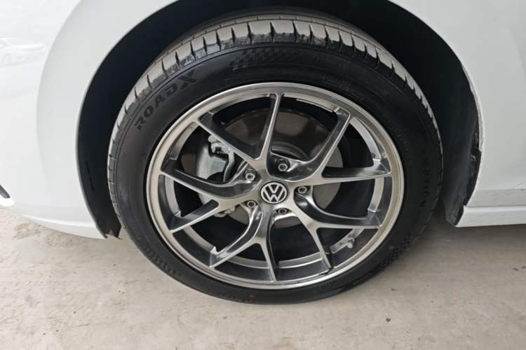 Used Volkswagen Golf 2021 280TSI DSG 30th Anniversary Edition Left Front Wheel Hub