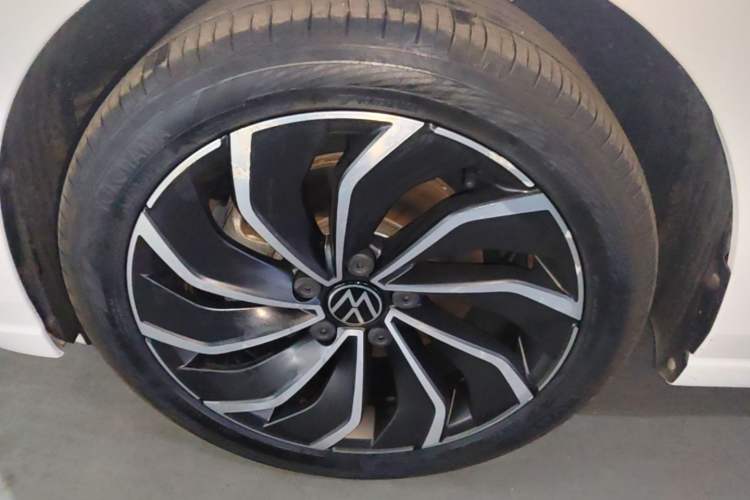 Used Volkswagen Golf 2021 280TSI DSG Pro Left Front Wheel Hub
