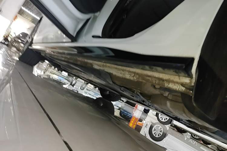 Used Volkswagen Golf 2021 280TSI DSG 30th Anniversary Edition Left Side Sill