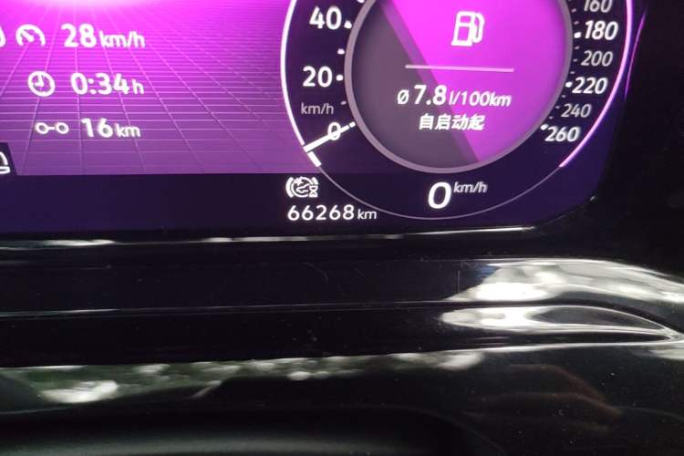 Used Volkswagen Golf 2021 280TSI DSG R-Line Odometer Close Up