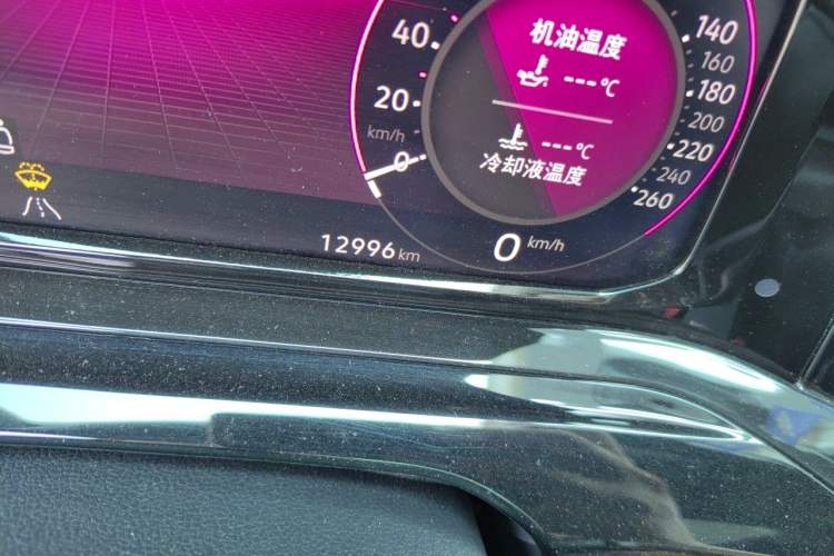 Used Volkswagen Golf 2021 280TSI DSG R-Line Odometer Close Up