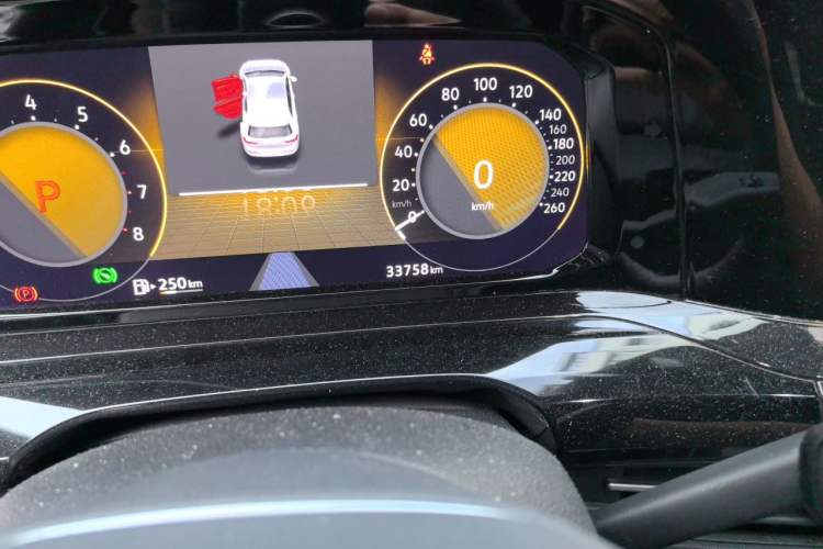 Used Volkswagen Golf 2021 280TSI DSG R-Line Odometer Close Up