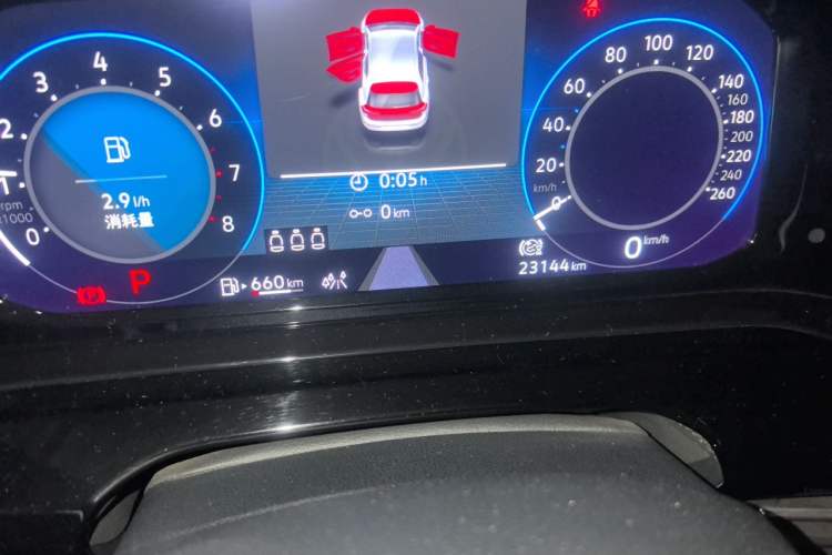Used Volkswagen Golf 2021 280TSI DSG R-Line Odometer Close Up
