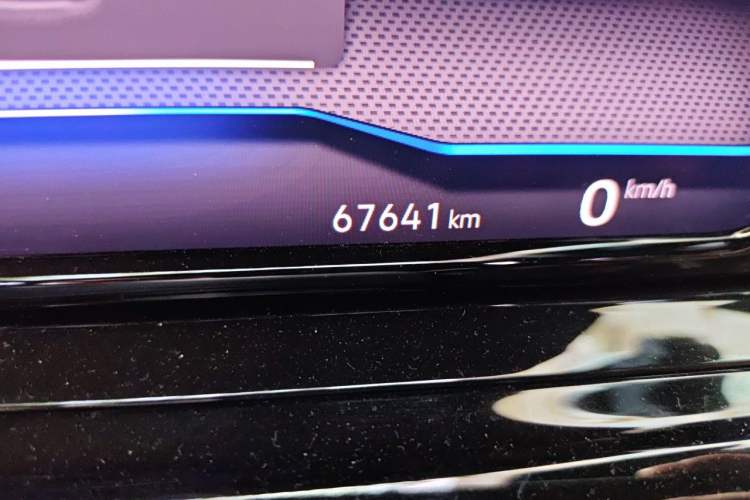 Used Volkswagen Golf 2021 280TSI DSG R-Line Odometer Close Up