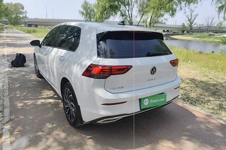 Used Volkswagen Golf 2021 200TSI DSG Pro Rear Left 45 Deg