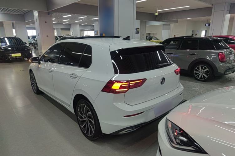 Used Volkswagen Golf 2021 200TSI DSG Pro Rear Left 45 Deg