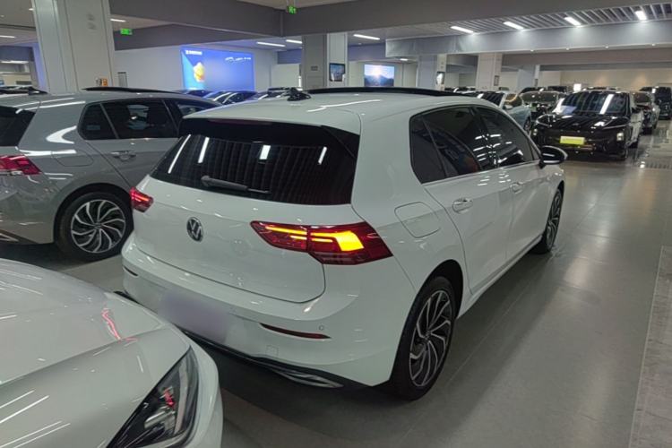 Used Volkswagen Golf 2021 200TSI DSG Pro Rear Right 45 Deg