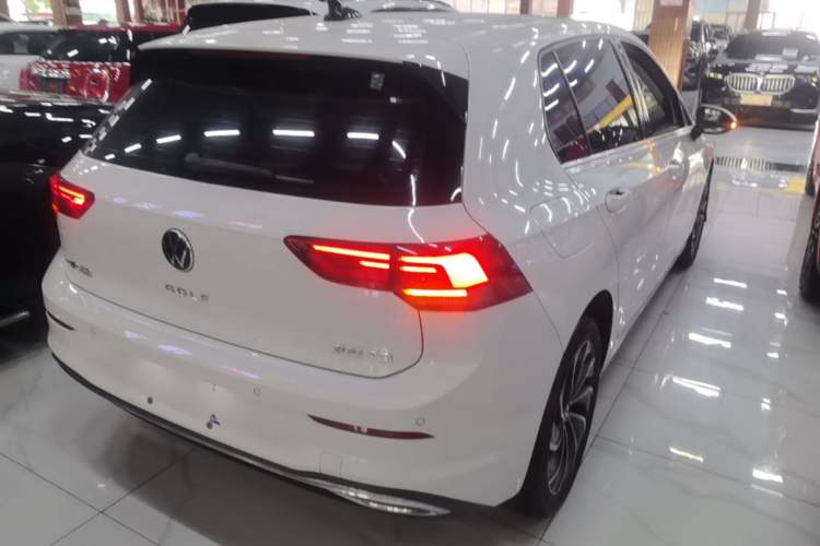 Used Volkswagen Golf 2021 200TSI DSG Pro Rear Right 45 Deg