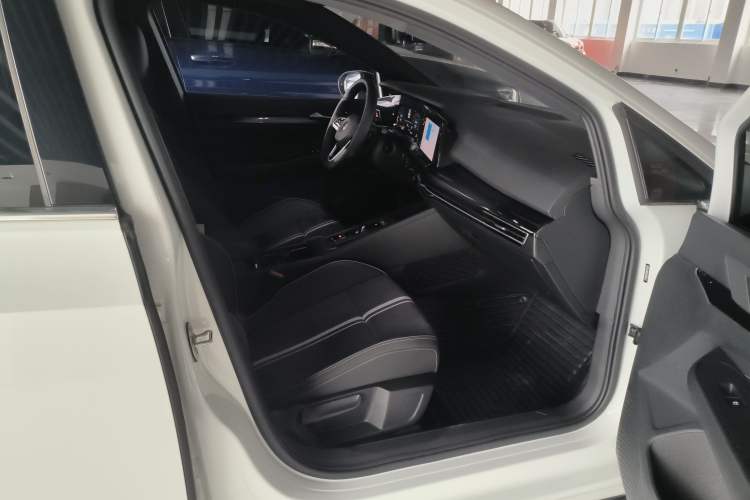 Used Volkswagen Golf 2021 280TSI DSG R-Line Right Front Seat