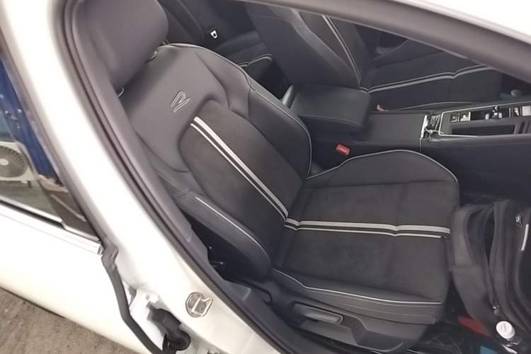 Used Volkswagen Golf 2021 280TSI DSG R-Line Right Front Seat