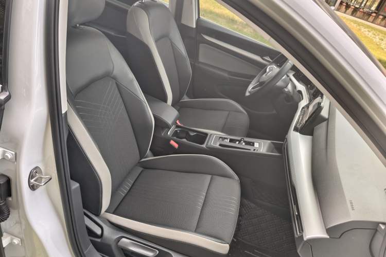 Used Volkswagen Golf 2021 280TSI DSG Pro First Edition Right Front Seat