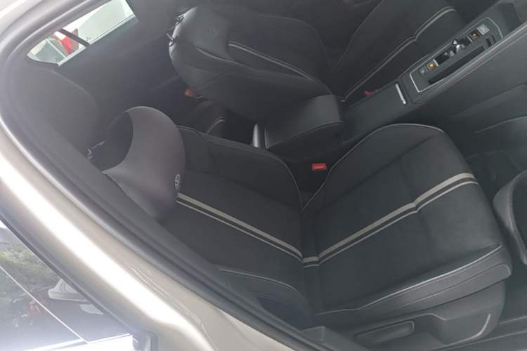 Used Volkswagen Golf 2021 280TSI DSG Pro First Edition Right Front Seat