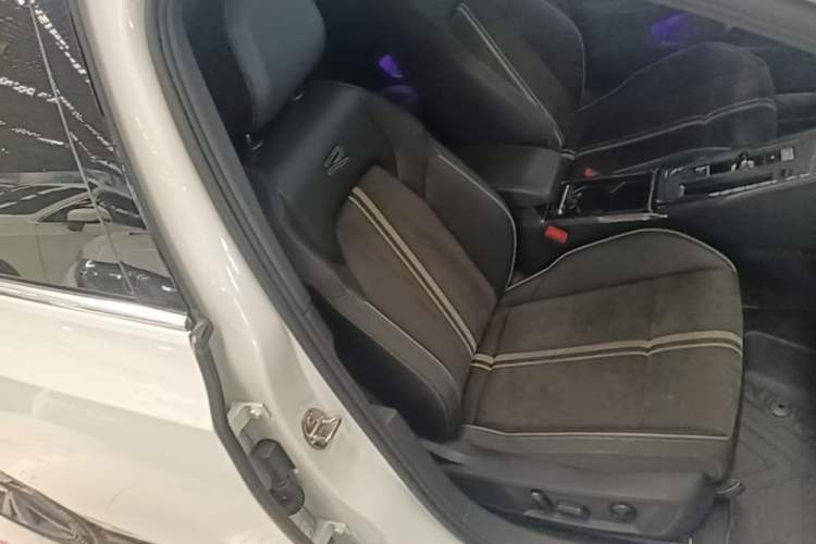 Used Volkswagen Golf 2021 280TSI DSG R-Line Right Front Seat