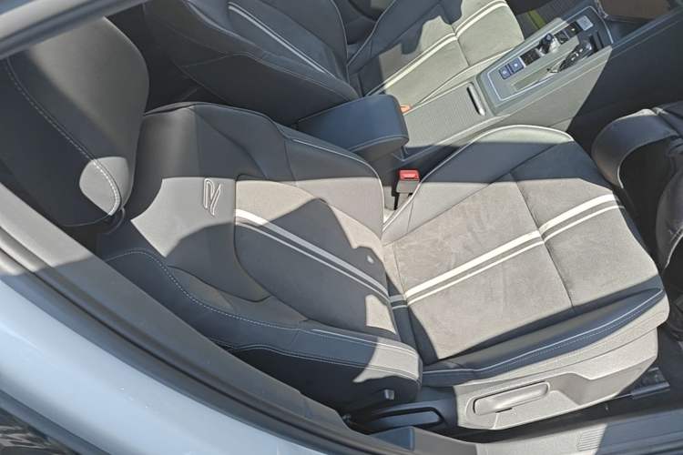 Used Volkswagen Golf 2021 280TSI DSG R-Line Right Front Seat