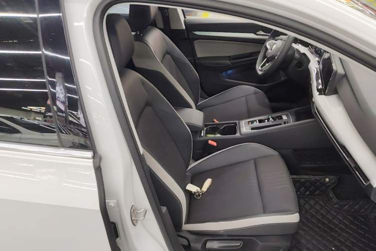 Used Volkswagen Golf 2021 280TSI DSG Pro Right Front Seat