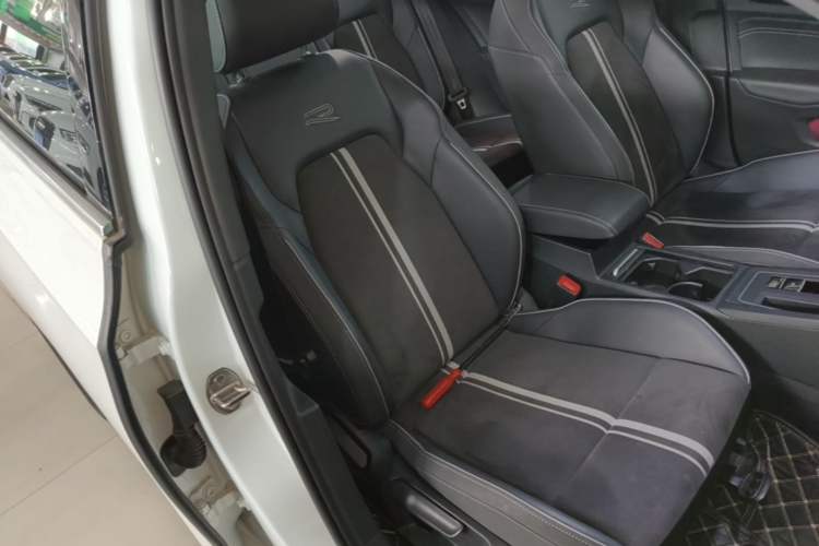 Used Volkswagen Golf 2021 280TSI DSG R-Line Right Front Seat