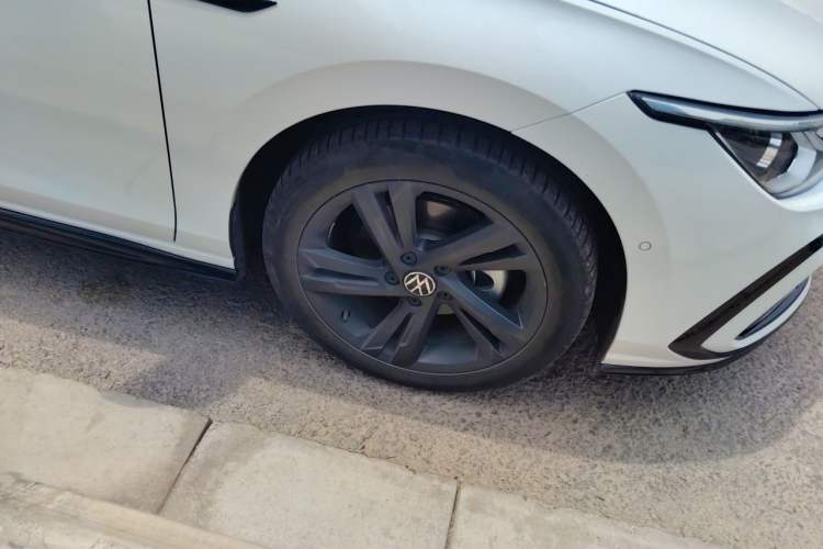 Used Volkswagen Golf 2021 280TSI DSG R-Line Right Front Wheel Hub