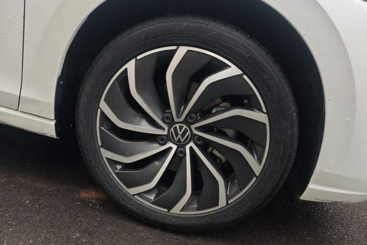 Used Volkswagen Golf 2021 280TSI DSG Pro Right Front Wheel Hub