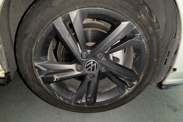 Used Volkswagen Golf 2021 280TSI DSG R-Line Right Front Wheel Hub