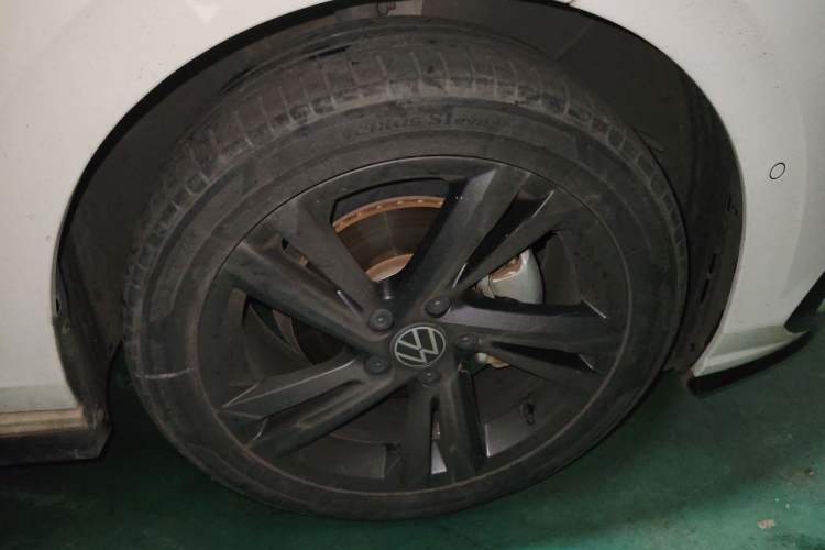 Used Volkswagen Golf 2021 280TSI DSG R-Line Right Front Wheel Hub