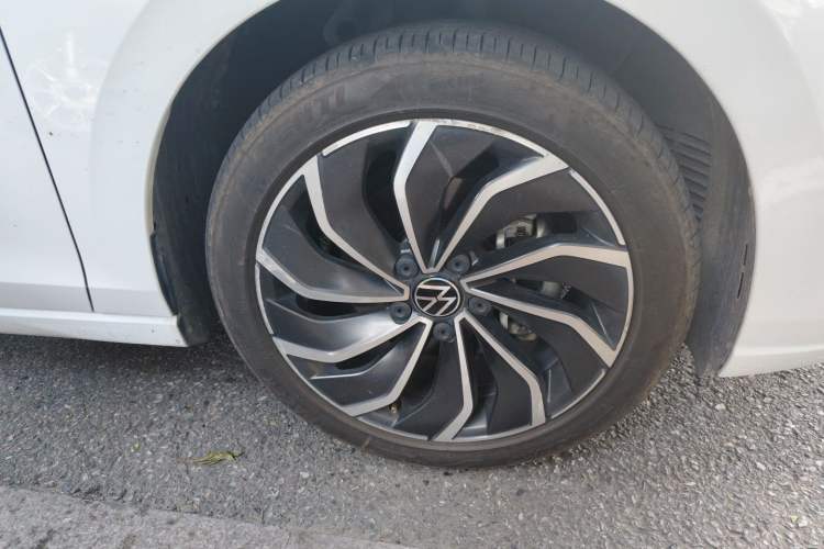 Used Volkswagen Golf 2021 280TSI DSG Pro Right Front Wheel Hub