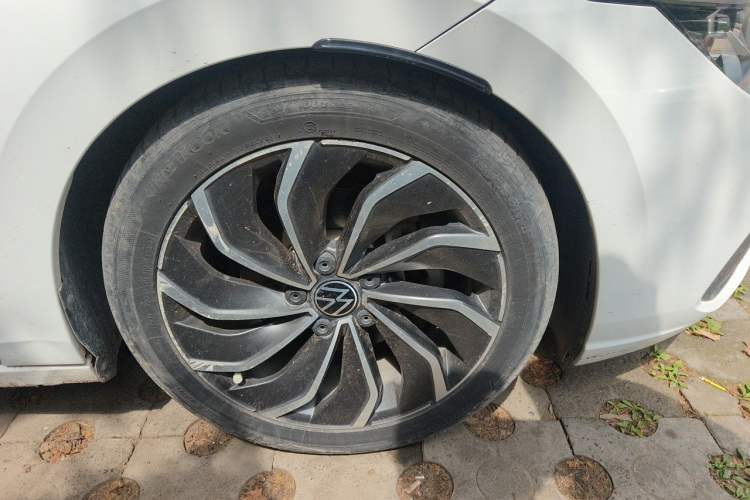 Used Volkswagen Golf 2021 280TSI DSG Pro Right Front Wheel Hub