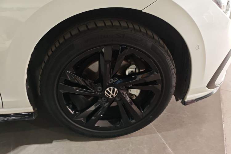 Used Volkswagen Golf 2021 280TSI DSG R-Line Right Front Wheel Hub
