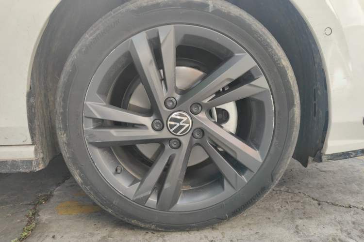 Used Volkswagen Golf 2021 280TSI DSG R-Line Right Front Wheel Hub