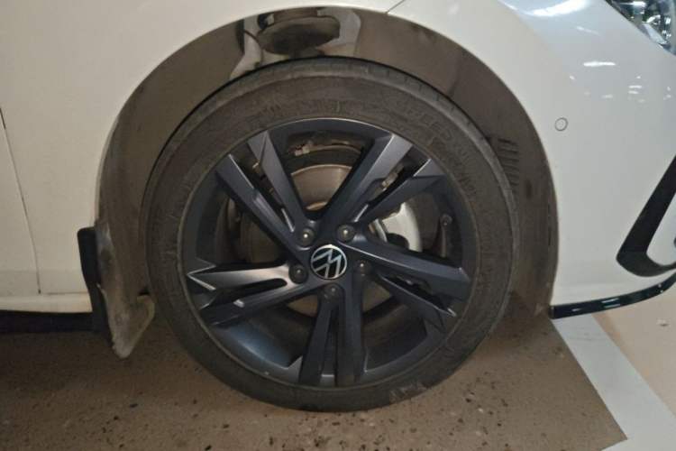 Used Volkswagen Golf 2021 280TSI DSG R-Line Right Front Wheel Hub