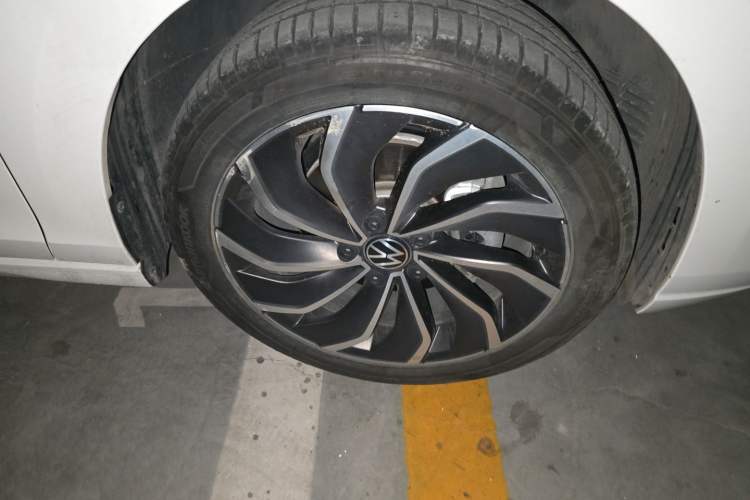Used Volkswagen Golf 2021 280TSI DSG Pro Right Front Wheel Hub