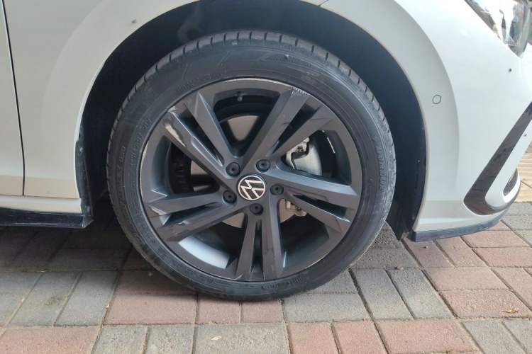 Used Volkswagen Golf 2021 280TSI DSG R-Line Right Front Wheel Hub