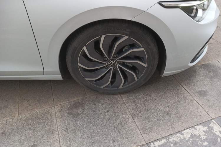 Used Volkswagen Golf 2021 280TSI DSG Pro Right Front Wheel Hub