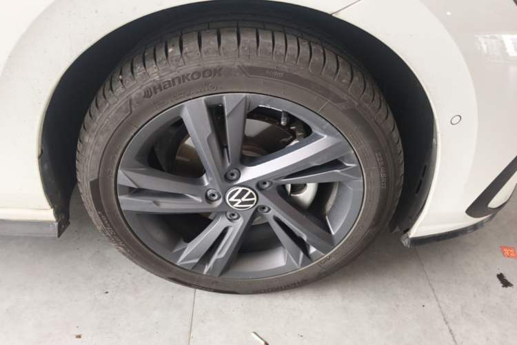Used Volkswagen Golf 2021 280TSI DSG R-Line Right Front Wheel Hub