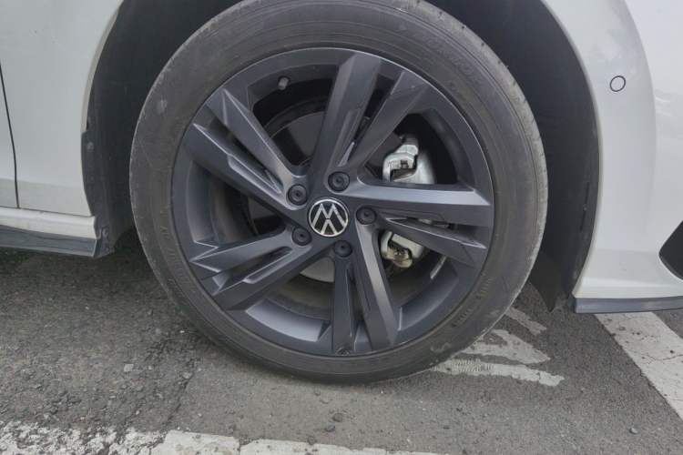 Used Volkswagen Golf 2021 280TSI DSG R-Line Right Front Wheel Hub