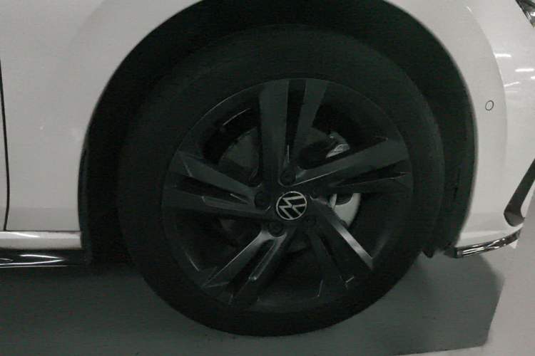 Used Volkswagen Golf 2021 280TSI DSG R-Line Right Front Wheel Hub
