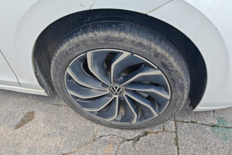 Used Volkswagen Golf 2021 280TSI DSG Pro Right Front Wheel Hub